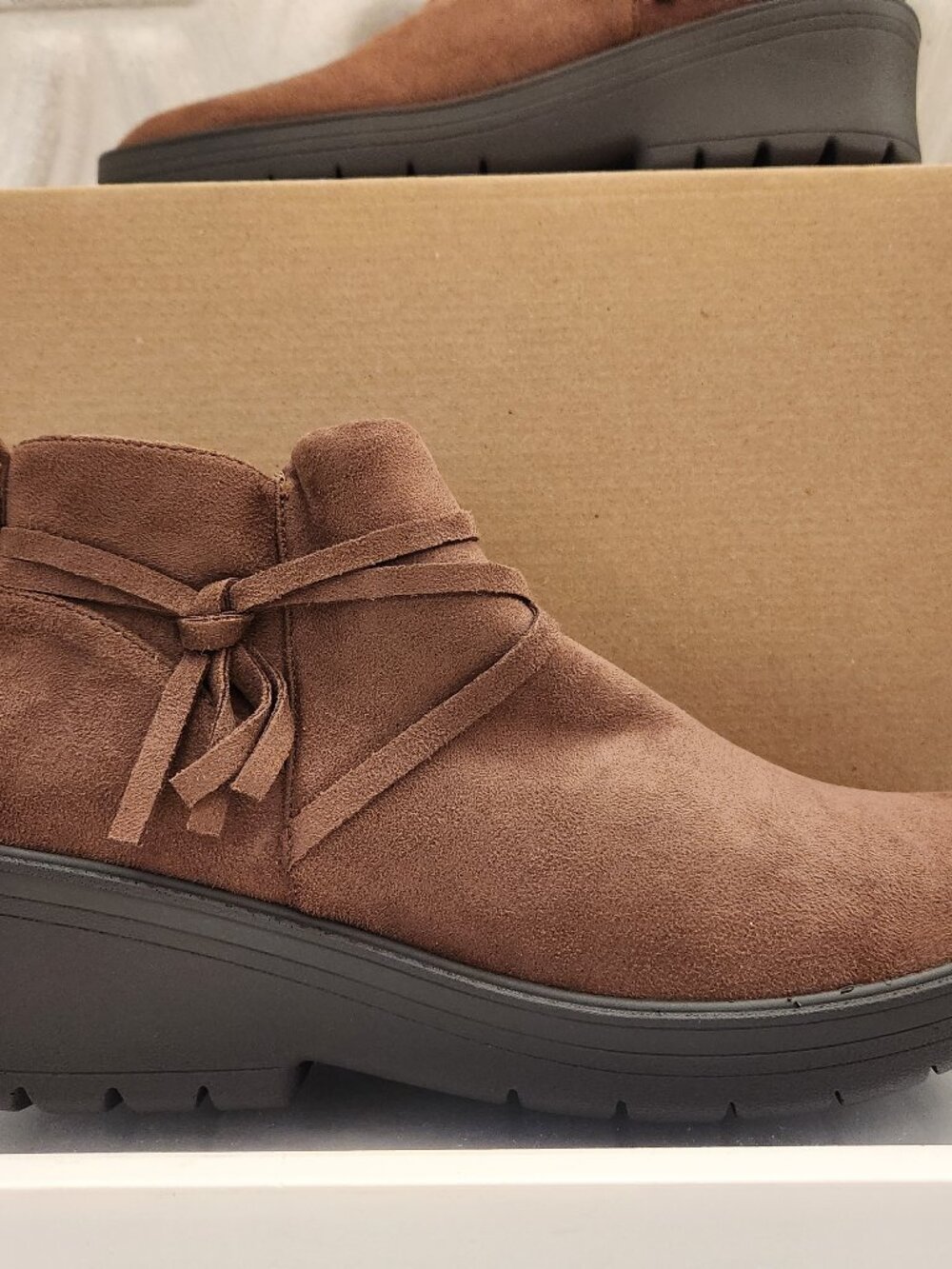BZEES Brown "Blaine" Booties. New in replacement Box. Size 10